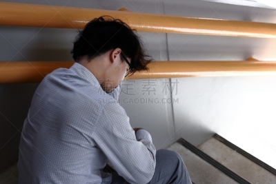 男商人,沮丧,痛苦,认真的,青年人,背面视角,妇女政权论者,宿醉,失望,悲痛