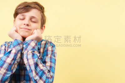 男孩,专心,梦想,灵感,眼中的星,模板,粗心的,面部表情,儿童,想法