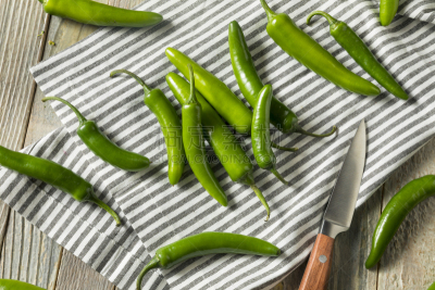 生食,椒类食物,绿色,有机食品,serrano chilli pepper,水平画幅,灯笼椒,素食,胡椒,泽拉诺辣椒