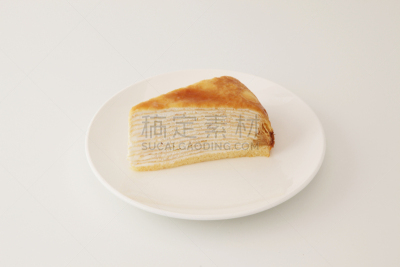 法国薄饼,白色背景,盘子,法式甜馅饼,夹心蛋糕,多层蛋糕,茶几,水平画幅,无人,奶油