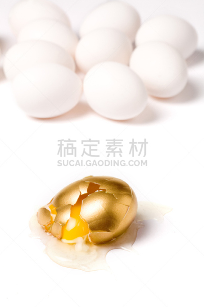 黄金,鸡蛋,坏掉的,垂直画幅,无人,金融,风险,白色,彩色图片,破碎的
