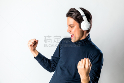 耳机,无线技术,音乐,衣服,青年男人,环绕立体声,有凹槽的,蓝牙,高对比度,刻板印象