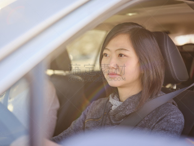 汽车,女人,在活动中,旅途,汽车内部,交通工具内部,仅日本人,自由,一个人,东亚人