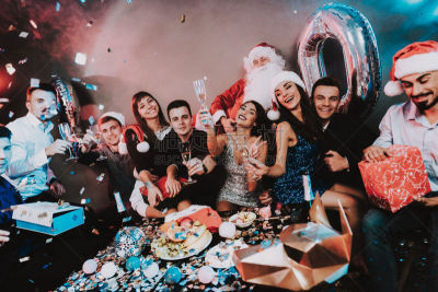 幸福,新年前夕,人,青年人,桌子,请柬,2020,瓶子,新年,红色