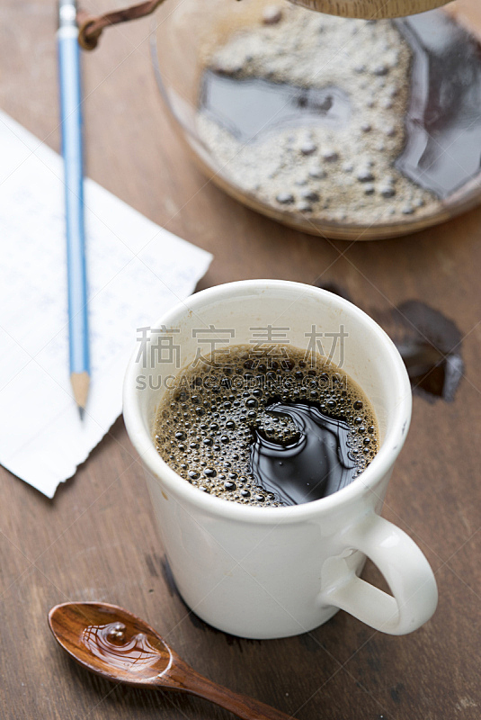 浓咖啡,咖啡,垂直画幅,图像聚焦技术,选择对焦,咖啡店,木制,玻璃水瓶,液体,热