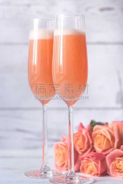 鸡尾酒,两个物体,花束,玫瑰,玻璃杯,贝里尼,垂直画幅,葡萄酒,普罗赛柯起泡酒,无人