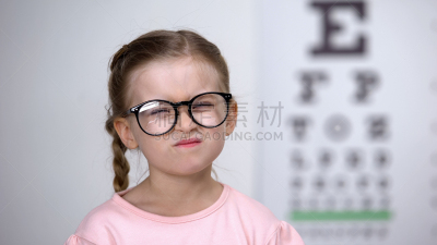 视力,眼镜,女孩,大汗淋漓,可爱的,女儿,验光师,健康保健,粗心的,儿童