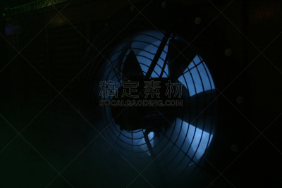 半空中,气泵,排气管,水平画幅,迪斯科,夜晚,蓝色,轻的,金属,黑色