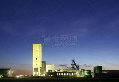 盐矿,夜晚,云,铁轨轨道,工业建筑,户外,天空,轴座,铁路运输,剪影
