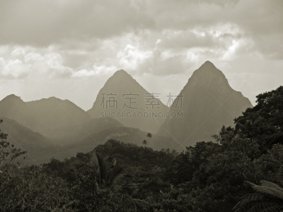旧金山双峰,珀蒂尖峰,尖峰,圣卢西亚,天空,水平画幅,热带雨林,户外,云景,单色调