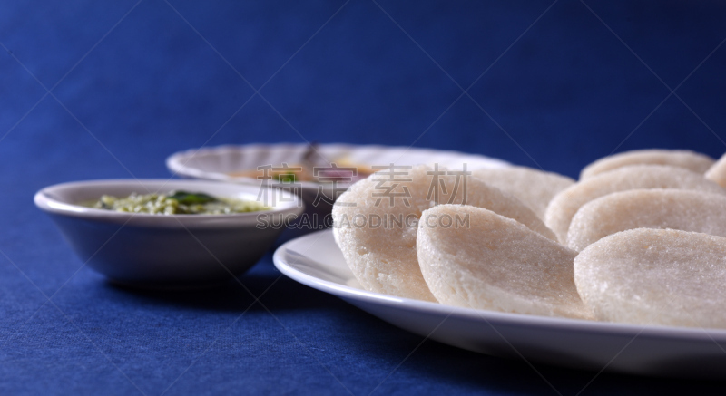 椰子,黑绿豆米饼,酸辣酱,蓝色背景,水鹿,餐具,水平画幅,素食,无人,椰子树
