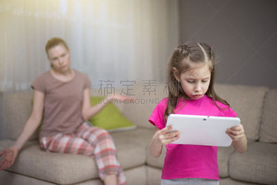 女儿,进行中,母亲,游戏,游戏手柄,操纵杆,模拟设备,计算机游戏,青少年