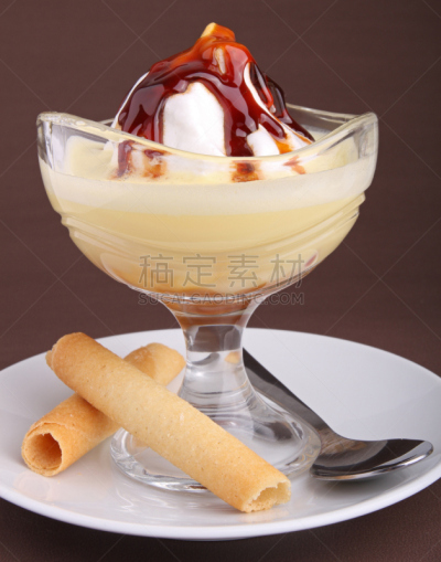 流离岛影,焦糖,垂直画幅,饮食,玻璃杯,食品,图像,法式食品,甜点心,奶油蛋羹