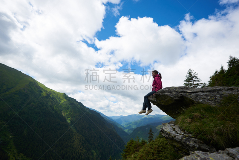 天空,沟壑,悬挂的,儿童,透明,背景幕,云,腿,森林,女性