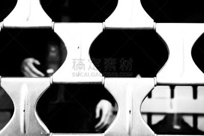 百叶帘,手,人造模特,黑白图片,水平画幅,银色,铝,百叶窗,入室行窃,金属