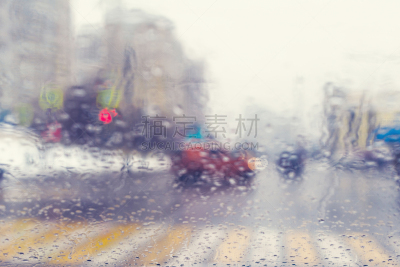 汽车,透过窗户往外看,十字路口,运动模糊,挡风玻璃,雨滴,人行横道,湿,沥青,交通