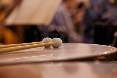 定音鼓,特写,釜状铜鼓,管弦乐队,鼓槌,古典音乐会,古典乐,褐色,艺术,水平画幅