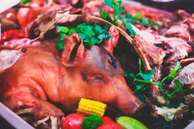 肉,烤的,蔬菜,鸡,盘子,猪,餐馆,火腿,动物头,猪肉