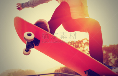 滑板运动,半管,滑板,用双脚带板起跳,滑板公园,青少年,四肢,腿,仅成年人,青年人