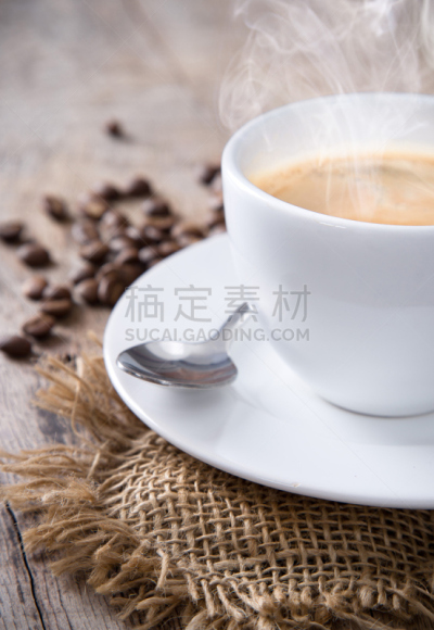 咖啡杯,垂直画幅,烤咖啡豆,褐色,芳香的,无人,乡村风格,饮料,烟,特写