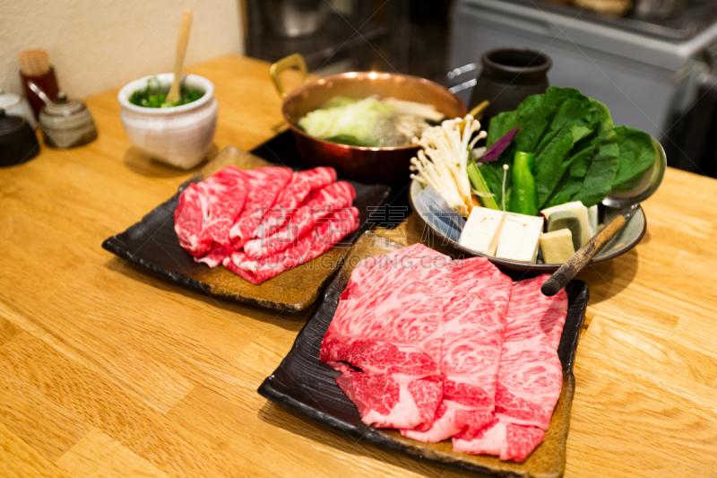 涮涮锅,金针菇,日式炖菜,豆腐,餐桌,餐具,饮食,圆形,水平画幅,无人