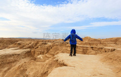 徒步旅行,背包,山,男孩,自然,悬崖,水平画幅,小的,在边上,旅行者