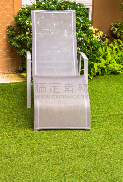 椅子,游泳池,垂直画幅,水,留白,草坪,夏天,草,眼镜,居住区