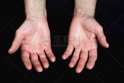 手,手掌,捧着,男性,男人,皱纹,开着的,两个物体,空的,人