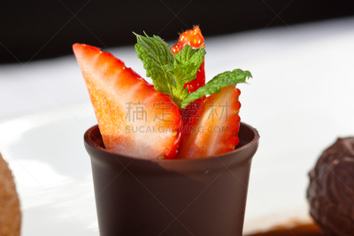草莓,杯装巧克力,褐色,巧克力慕斯,水平画幅,水果,无人,巧克力,水果装饰,甜点心
