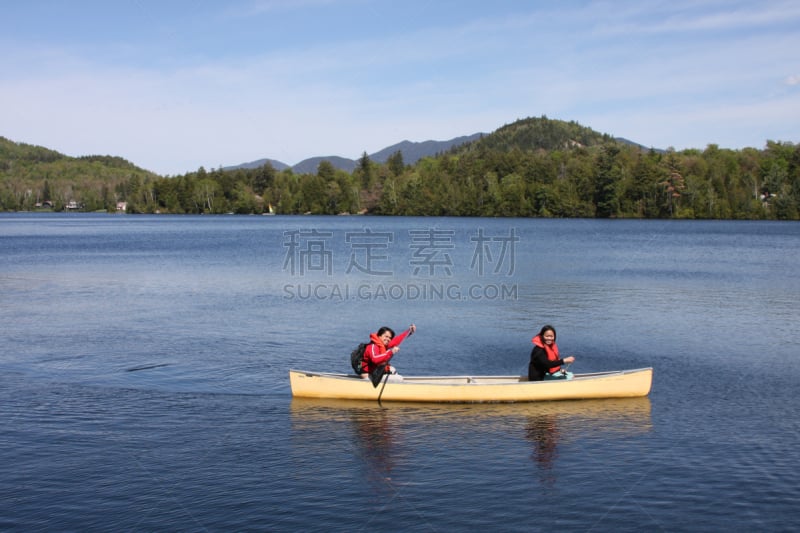 划独木舟,幸福,湖,青年伴侣,水平画幅,皮船,彩色图片,山,无人,夏天