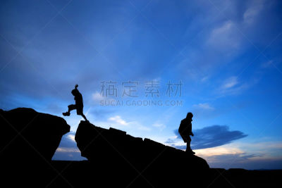 兄弟,进行中,儿童,岩石,活力,真实的人,家庭,无法辨认的人,云,站