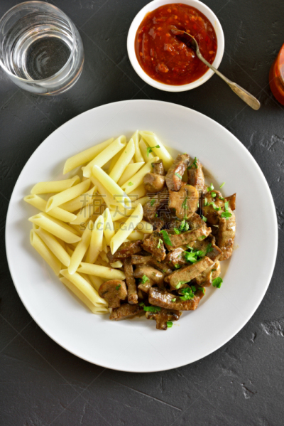 蘑菇,匈牙利牛肉条,意大利面,餐具,垂直画幅,格子烤肉,无人,开胃品,炖牛肉,膳食