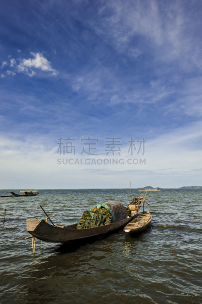 水,渔船,云,背景聚焦,小圆舟,垂直画幅,无人,家庭生活,早晨,异国情调