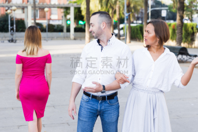 生气,女朋友,陌生人,女人,黑颈长脚鹬,男人,一只动物,人的眼睛,自然,水平画幅