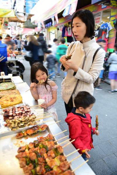 南大门市场,南大门,真人秀,街头食品,首尔,韩语,朝鲜民族,韩国食物,垂直画幅,少量人群