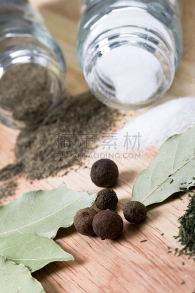 胡椒,盐瓶,月桂树叶,垂直画幅,褐色,芳香的,玻璃,干的,特写,食盐