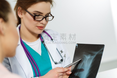 照片,x光,水平画幅,形状,特写,部分,听诊器,成年的