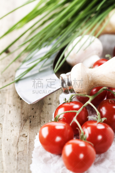 清新,蔬菜,垂直画幅,留白,夏天,户外,樱桃番茄,西红柿,食用菌,细香葱
