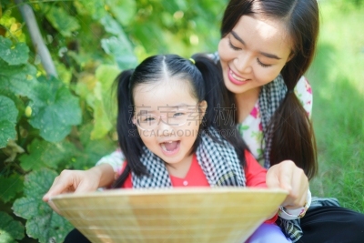 快乐,家庭生活,青少年,学龄前,夏天,奥黛,传统服装,儿童,女人,学龄儿童