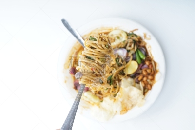 热,酸橙,辣椒,脆饼干,香料,面条,烤肉餐,乌冬面,餐具,印度尼西亚