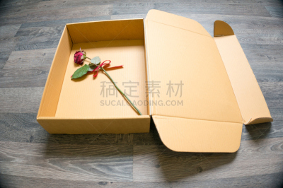 盒子,鱼子,褐色,水平画幅,手艺,瘀伤,红色,礼物,室内,邮件