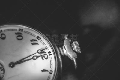 特写,钟面,最终期限,白色背景,办公室,正面视角,水平画幅,银色,核对时间,夜晚