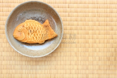蛋糕,塌塌米垫,日本,盘子,鲷鱼烧,鱼肉,室内地面,薄烤饼,留白,褐色