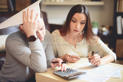 异性恋,住宅内部,文件管理,1040税表,税表,申请表,女朋友,家庭生活,税,文档