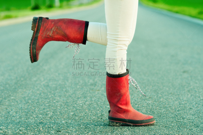 红色,女孩,路,雨鞋,防水服,青少年,水平画幅,户外,线绳,图像