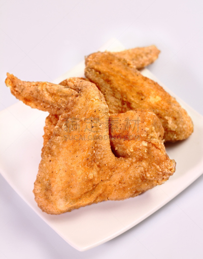 鸡翅,炸鸡,格子烤肉,迅速,不健康食物,开胃品,动物身体部位,翅膀,小吃,盘子