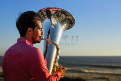 进行中,大号,音乐人,海洋,海岸线,艺术家,风,艺术,水平画幅,爵士乐
