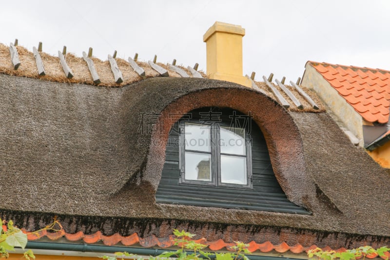 Old Town Dragør features narrow cobblestone streets lined with historic colourful homes from the 1700 and 1800s.The village also boasts a picturesque harbour, shops, cafes and restaurants.