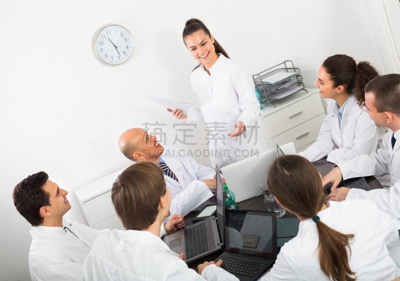 婴儿湿巾,儿科医师,讲师,水平画幅,会议,人,科学,健康保健,制服,专心