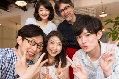 日本人,自拍,家庭,水平画幅,周末活动,仅成年人,青年人,家庭保险,友谊,成年的